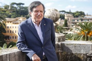 Ο Τζόρτζιο Παρίζι, βραβευμένος με Νόμπελ Φυσικής το 2021, είναι ένας από τους 14 κορυφαίους Ιταλούς επιστήμονες που αγωνιούν για την κατάντια του ιταλικού ΕΣΥ